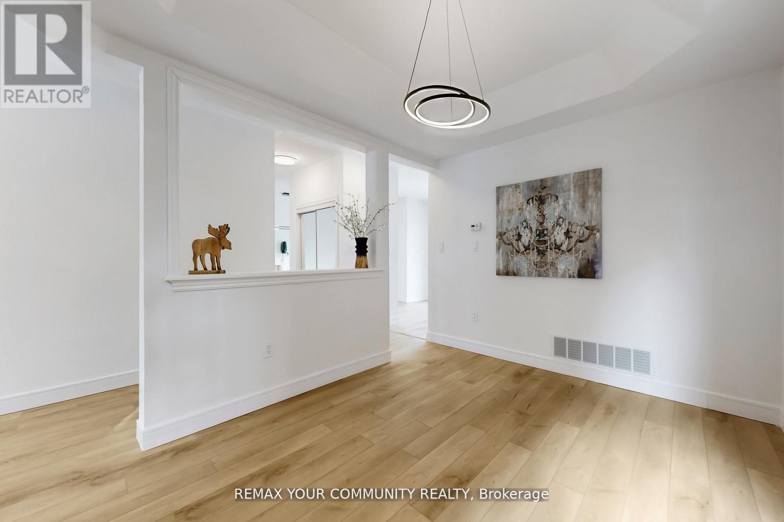 Upper Level & Main Level - 25 Bache Avenue, Georgina, Ontario  L4P 0C7 - Photo 6 - N13173408