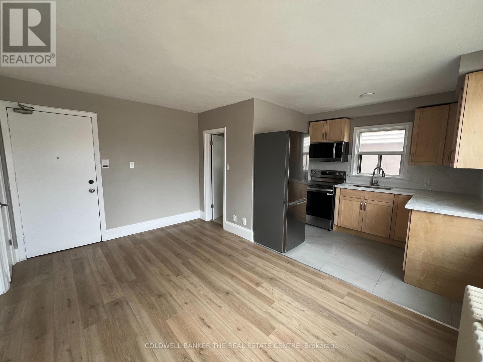 7 - 108 Grandville Avenue, Toronto, Ontario  M6N 4V2 - Photo 2 - W13173678
