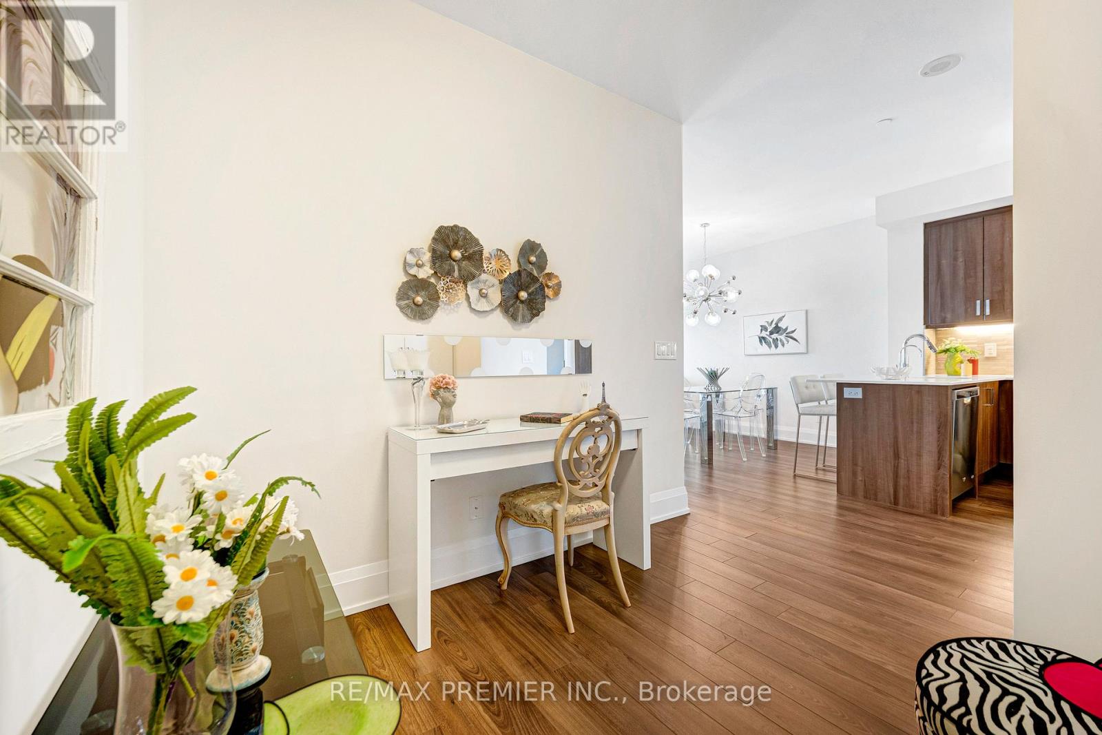 810 - 2 Old Mill Drive, Toronto, Ontario  M6S 1R7 - Photo 12 - W13173768