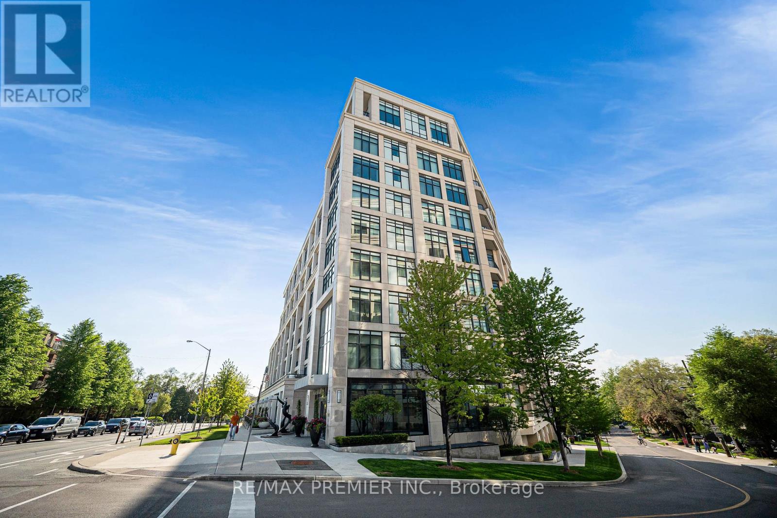 810 - 2 Old Mill Drive, Toronto, Ontario  M6S 1R7 - Photo 2 - W13173768