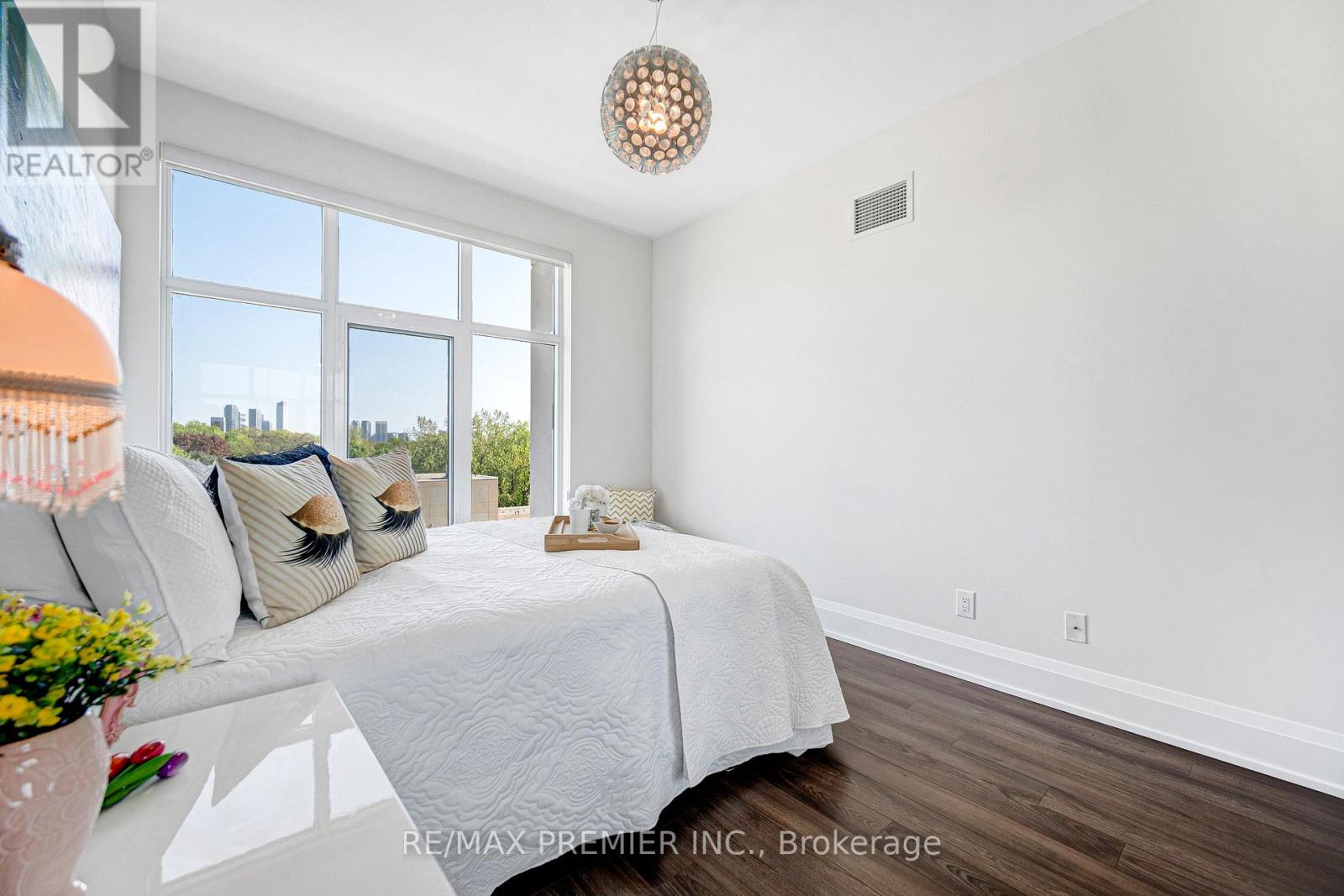 810 - 2 Old Mill Drive, Toronto, Ontario  M6S 1R7 - Photo 28 - W13173768