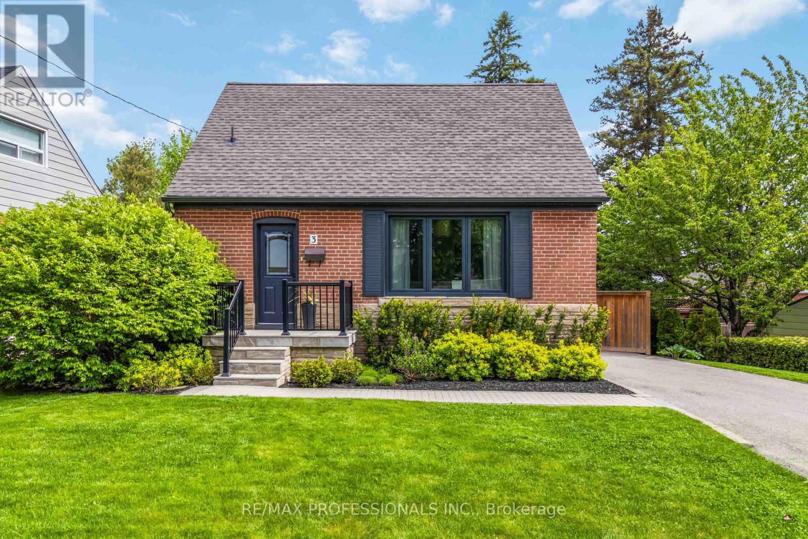 3 SNARESBROOK DRIVE, Toronto, Ontario