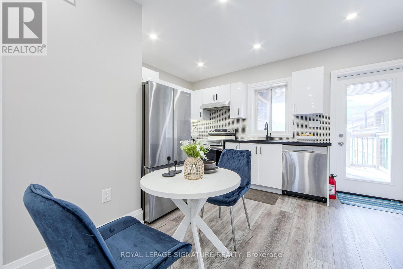 19 Schell Avenue, Toronto, Ontario  M6E 2S7 - Photo 9 - W13173858