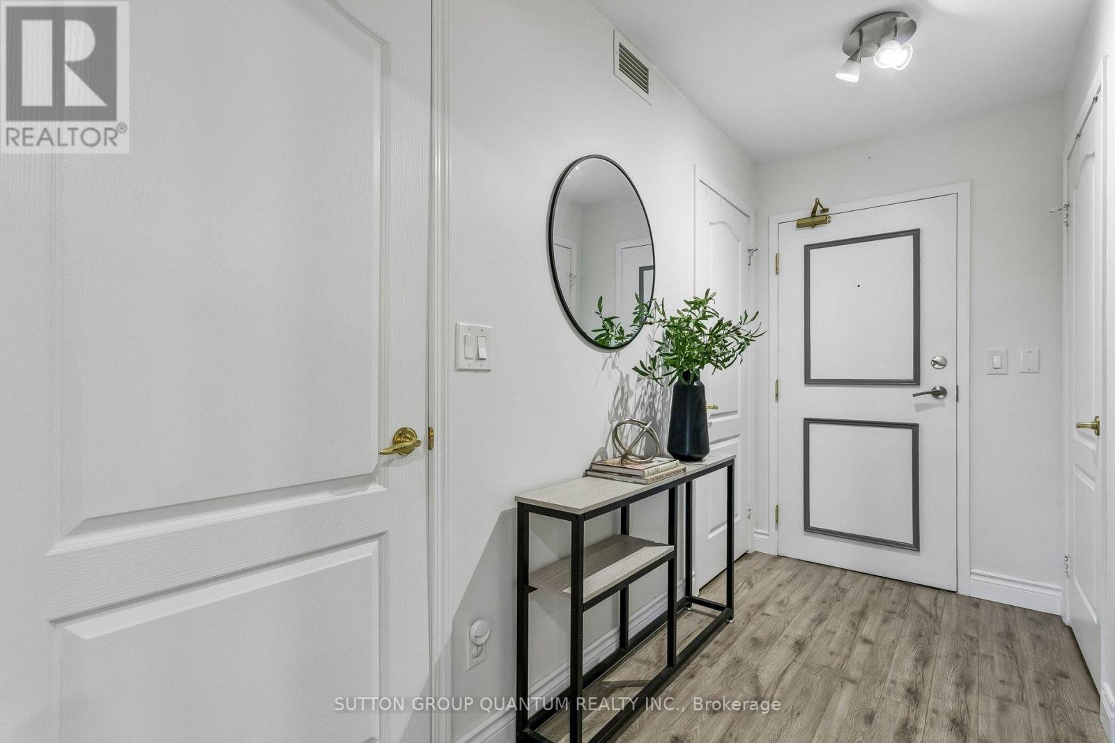 307 - 1150 Parkwest Place, Mississauga, Ontario  L5E 3K4 - Photo 4 - W13173928