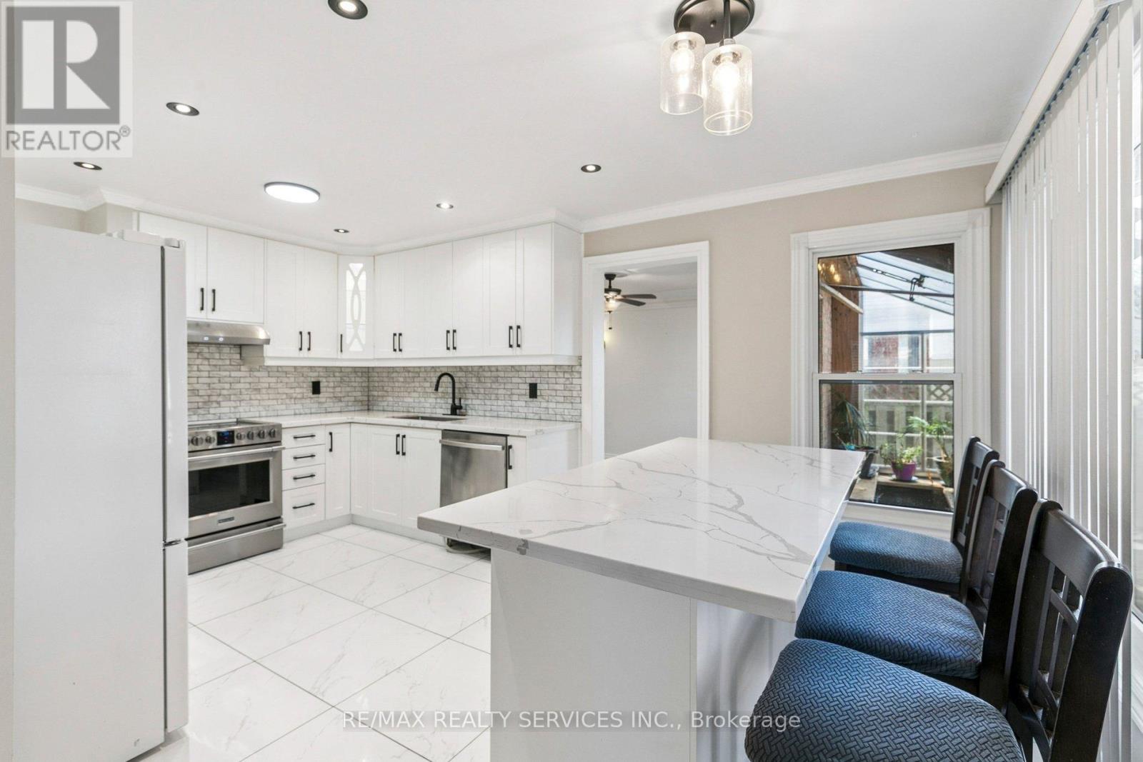4 Burt Drive, Brampton, Ontario  L6X 3H6 - Photo 9 - W13174006