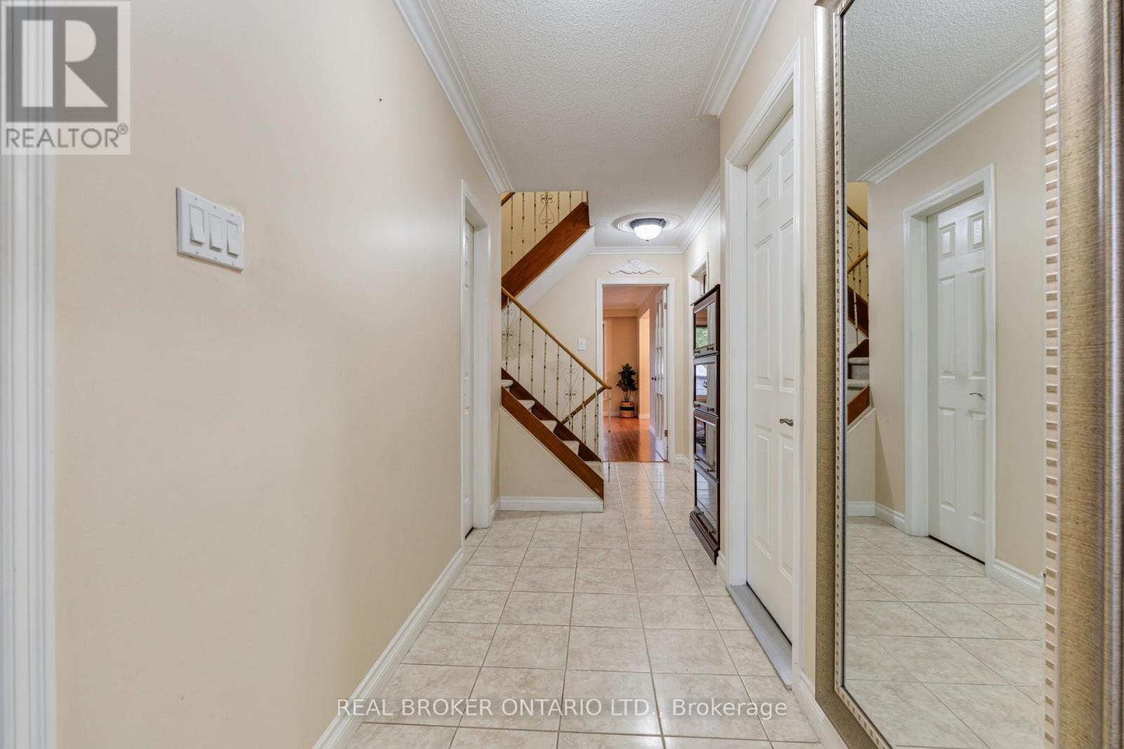 56a Treeview Drive, Toronto, Ontario  M8W 4C2 - Photo 5 - W13174036
