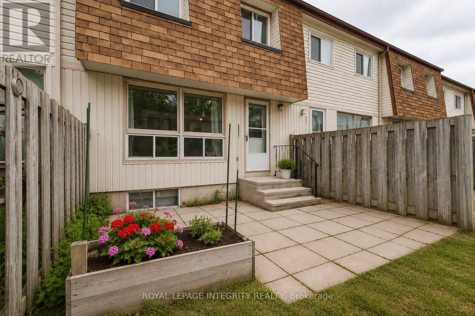 B - 46 Forester Crescent, Ottawa, Ontario K2H 8Y4 - Photo 3 - X13171830