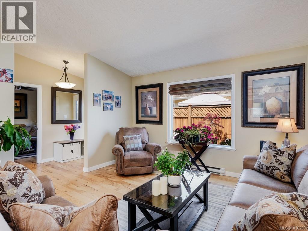 104 7570 Tetayut Rd, Central Saanich, British Columbia  V8M 2H4 - Photo 3 - 1036269