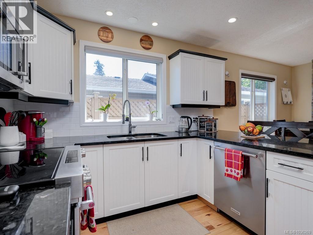 104 7570 Tetayut Rd, Central Saanich, British Columbia  V8M 2H4 - Photo 7 - 1036269