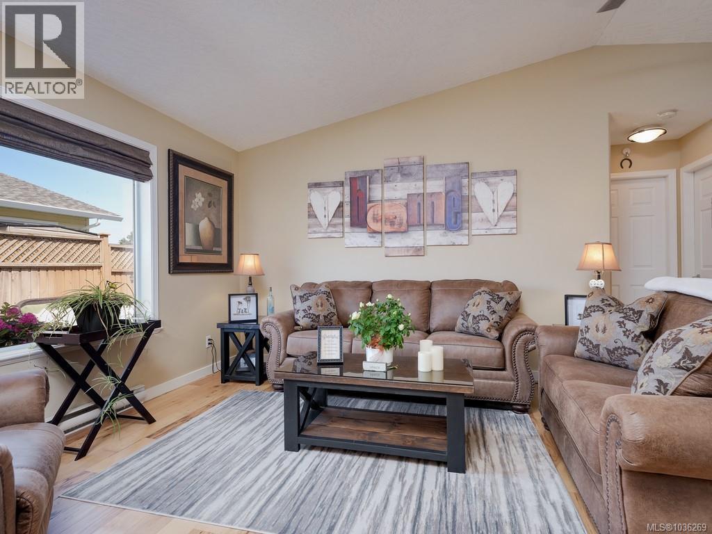 104 7570 Tetayut Rd, Central Saanich, British Columbia  V8M 2H4 - Photo 2 - 1036269