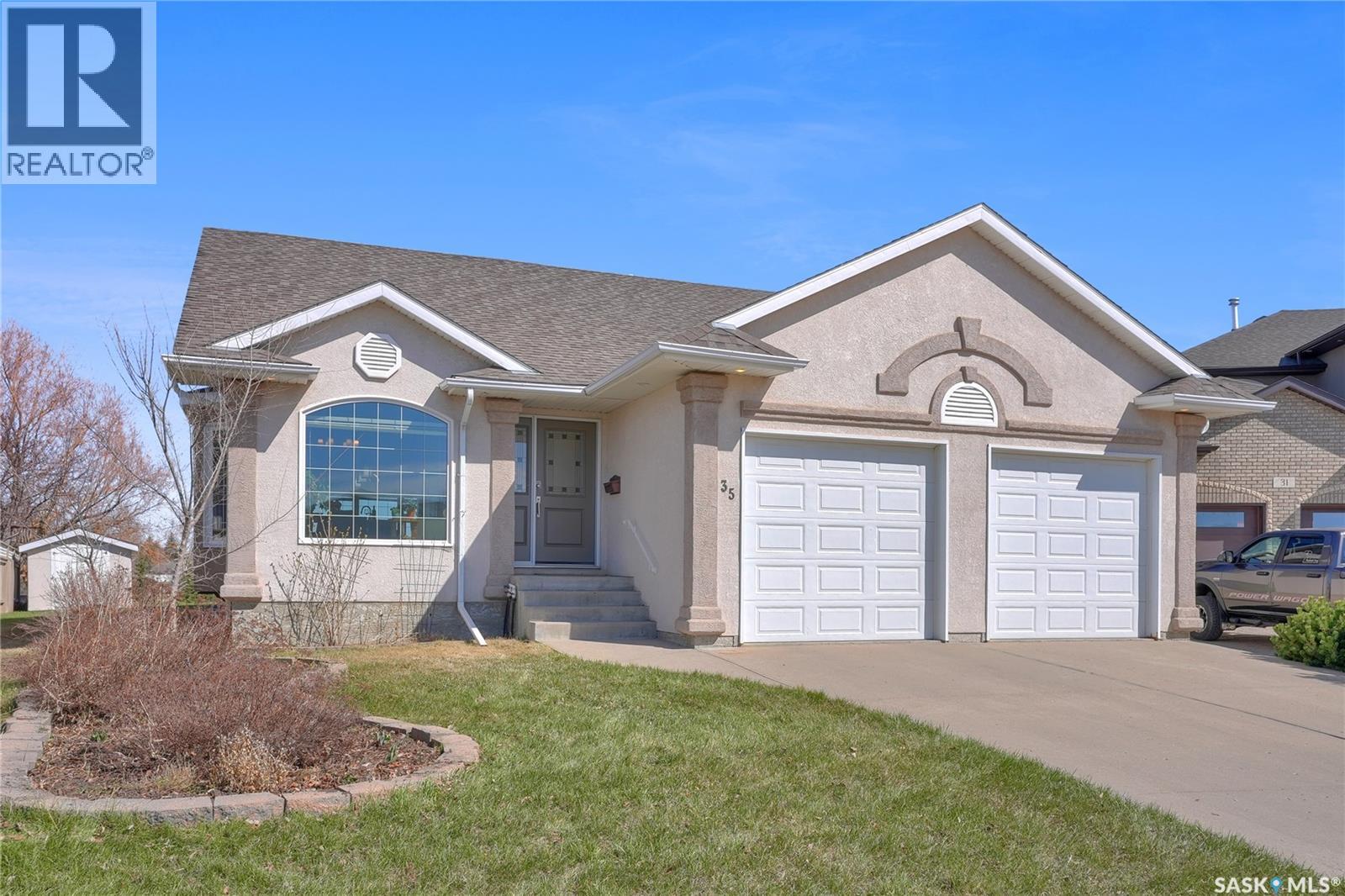35 Marigold Crescent, Moose Jaw, Saskatchewan  S6J 1L2 - Photo 2 - SK037068