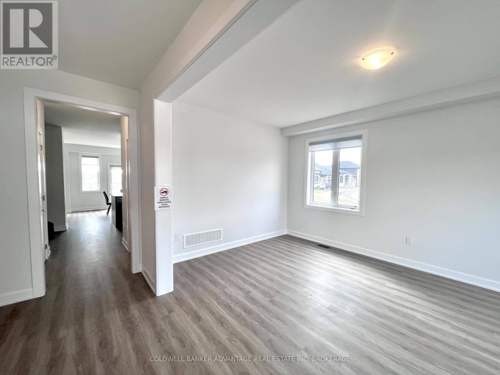 714 Daimler Parkway, Welland, Ontario  L3B 0H2 - Photo 4 - X13174102