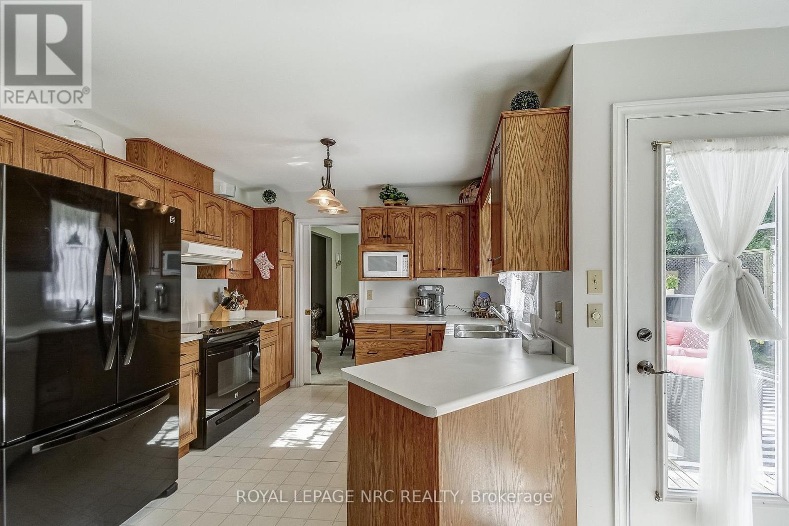 8 Hearth Court, Niagara-On-The-Lake (Virgil), Ontario  L0S 1J0 - Photo 9 - X13174112
