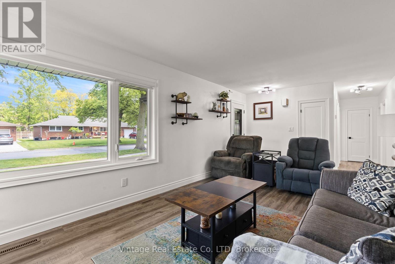 6478 Russell Street, Niagara Falls (Stamford), Ontario  L2J 1P5 - Photo 12 - X13174152