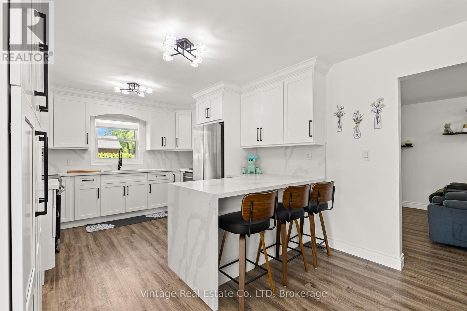 6478 Russell Street, Niagara Falls (Stamford), Ontario  L2J 1P5 - Photo 4 - X13174152