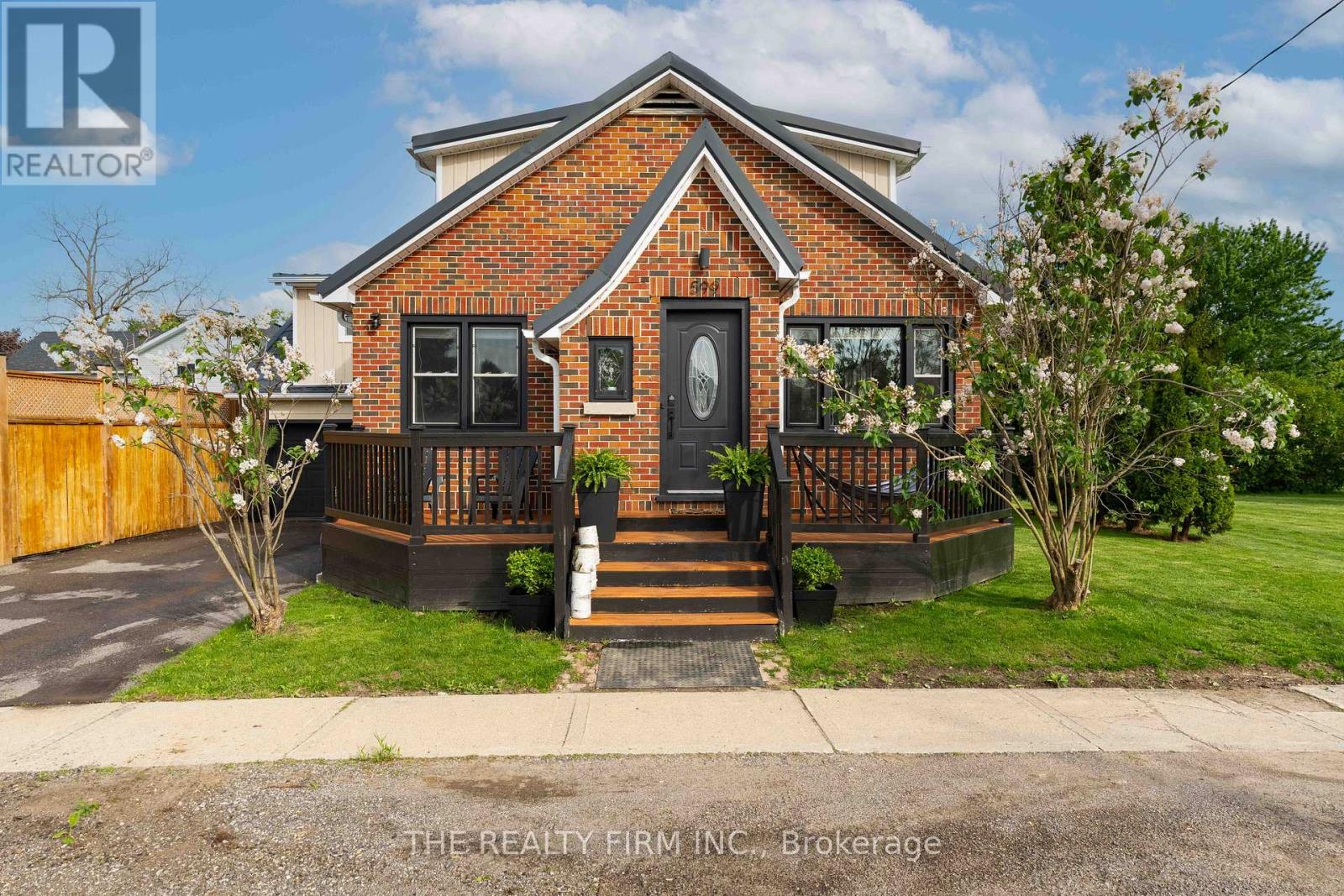 599 John Street, Strathroy-Caradoc, Ontario  N0L 1T0 - Photo 1 - X13173454