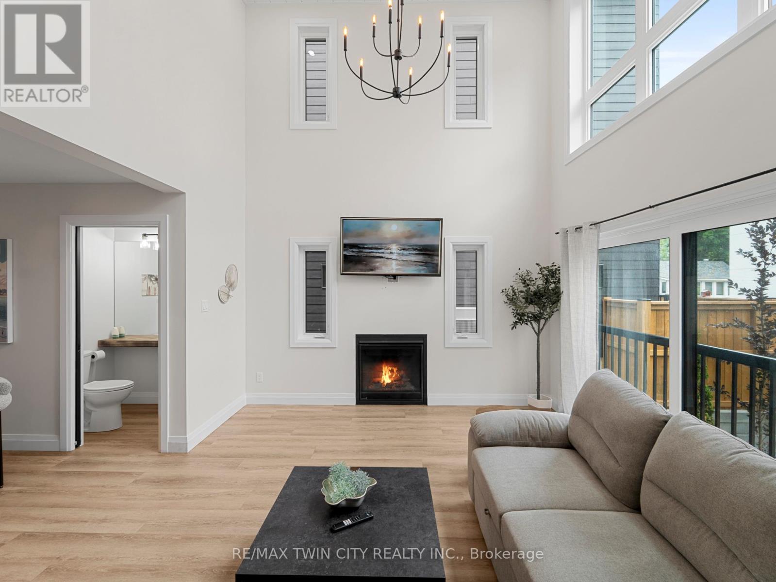 55 Centre Street, Lambton Shores, Ontario  N0M 1T0 - Photo 7 - X12888184