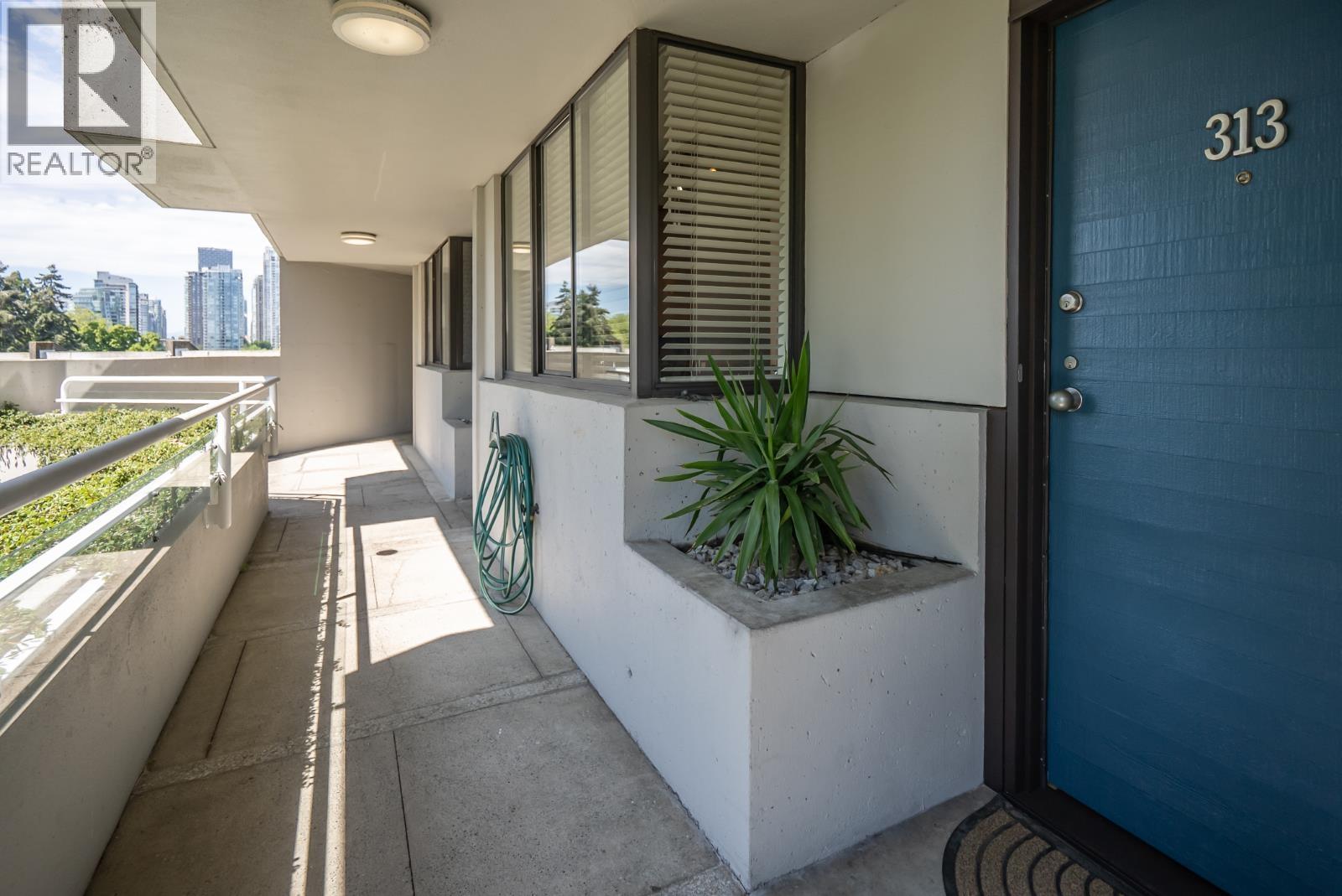 313 674 Leg In Boot Square, Vancouver, British Columbia  V5Z 4B4 - Photo 34 - R3127917