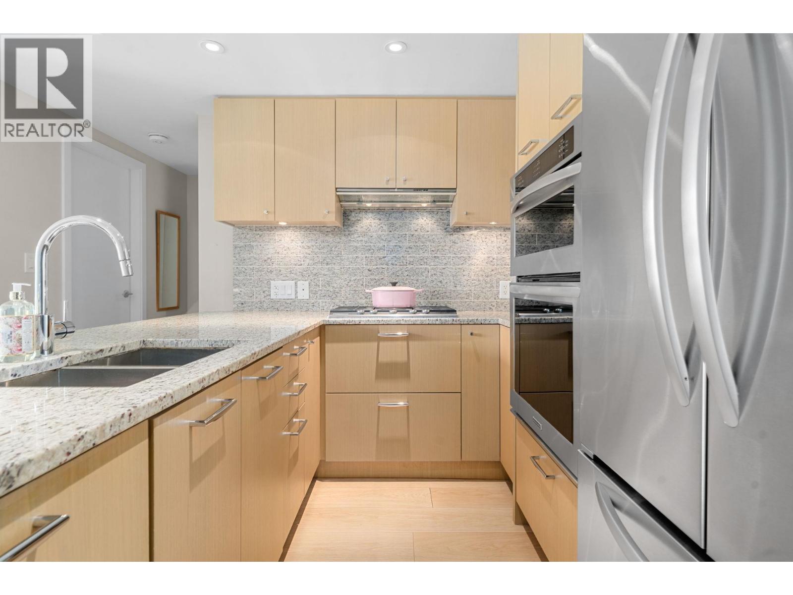 311 150 W 15 Street, North Vancouver, British Columbia  V7M 0C4 - Photo 3 - R3127901