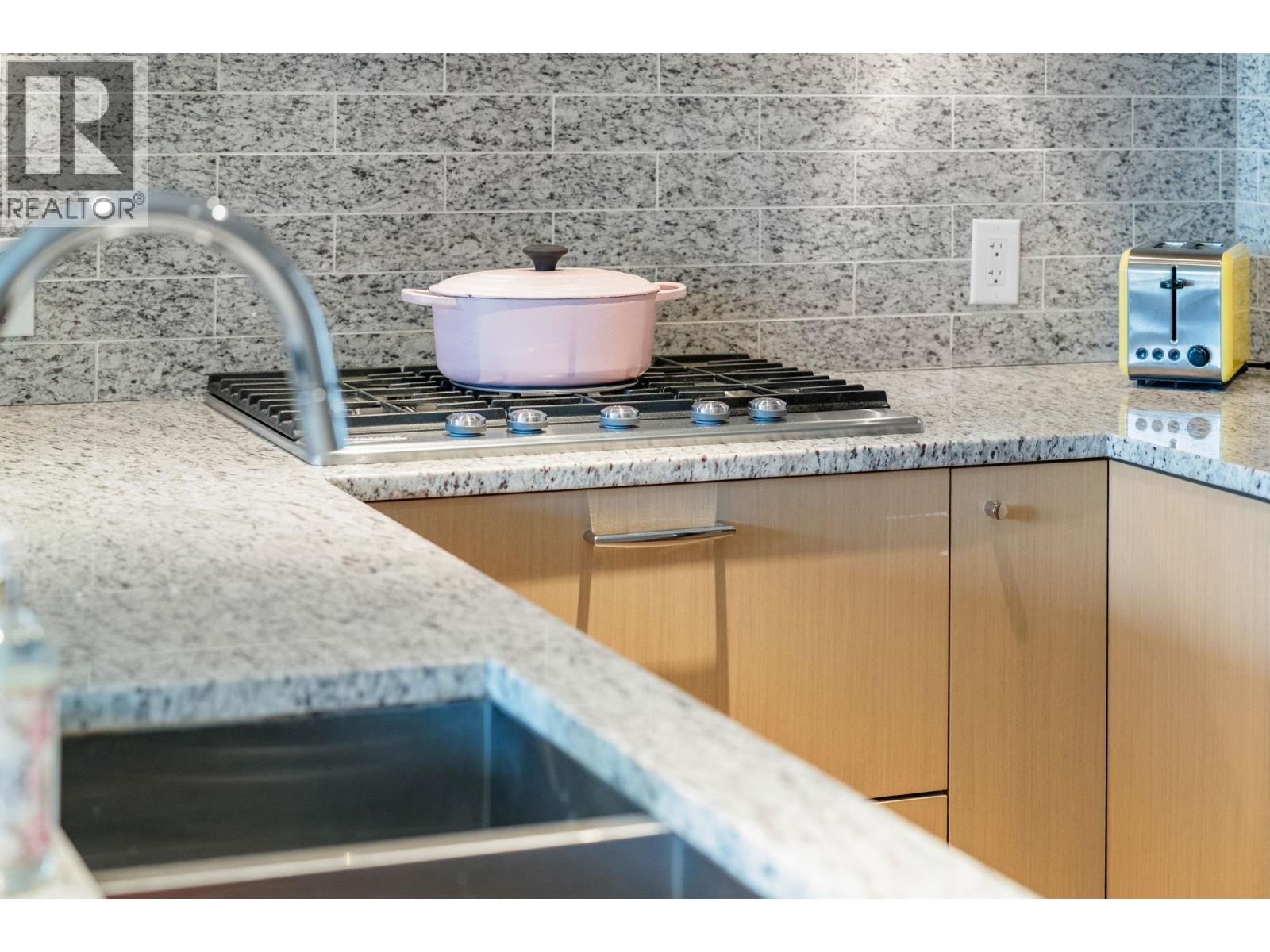 311 150 W 15 Street, North Vancouver, British Columbia  V7M 0C4 - Photo 8 - R3127901