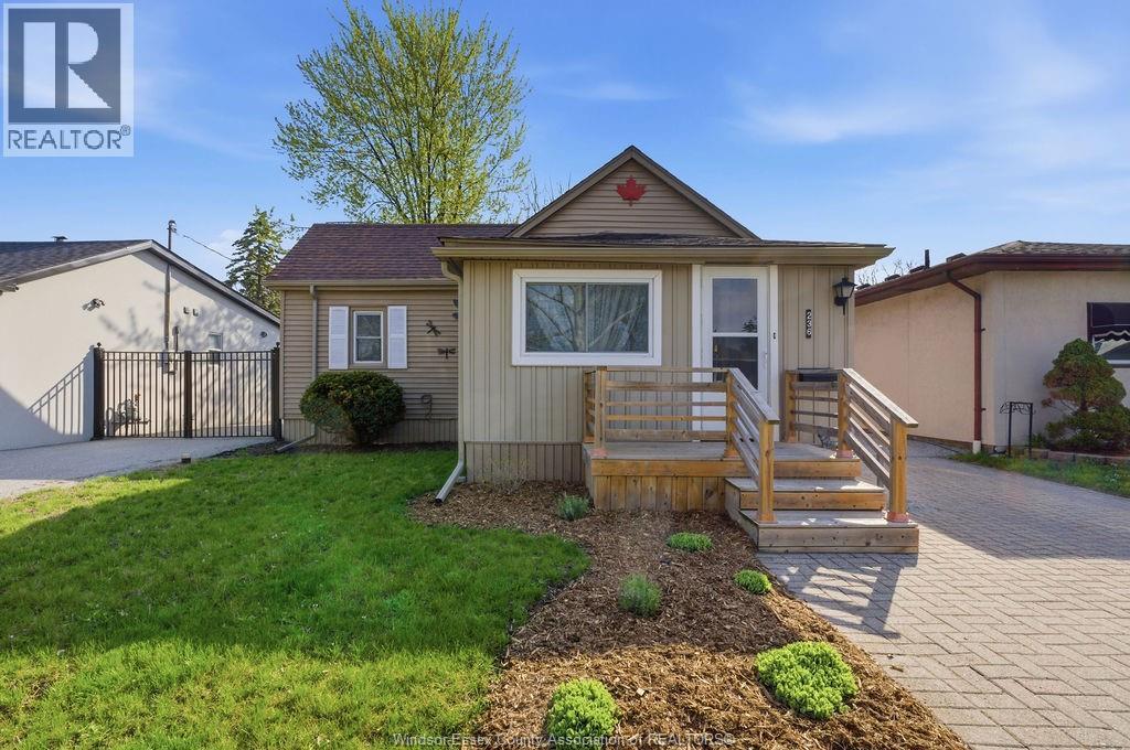 236 FRANK AVENUE, Windsor, Ontario