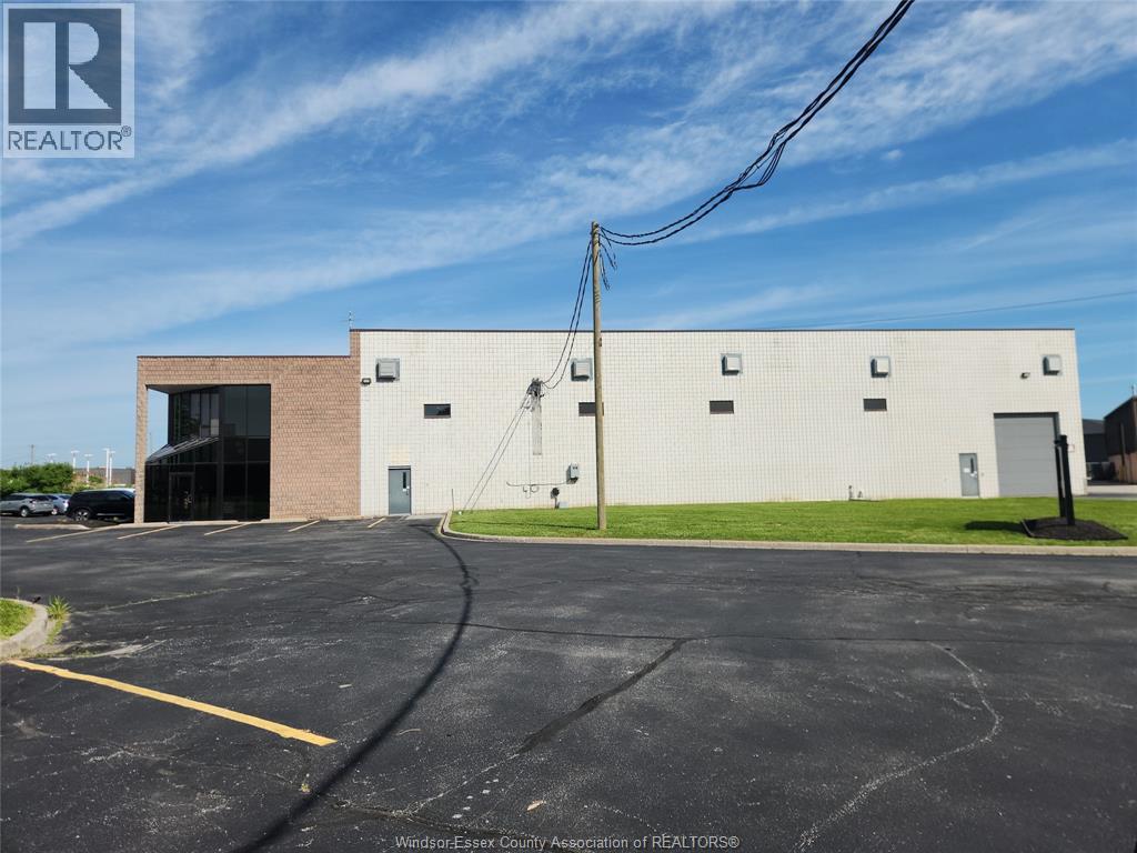 MLS# 26012142: 2516 BINDER CRESCENT, Tecumseh, Canada