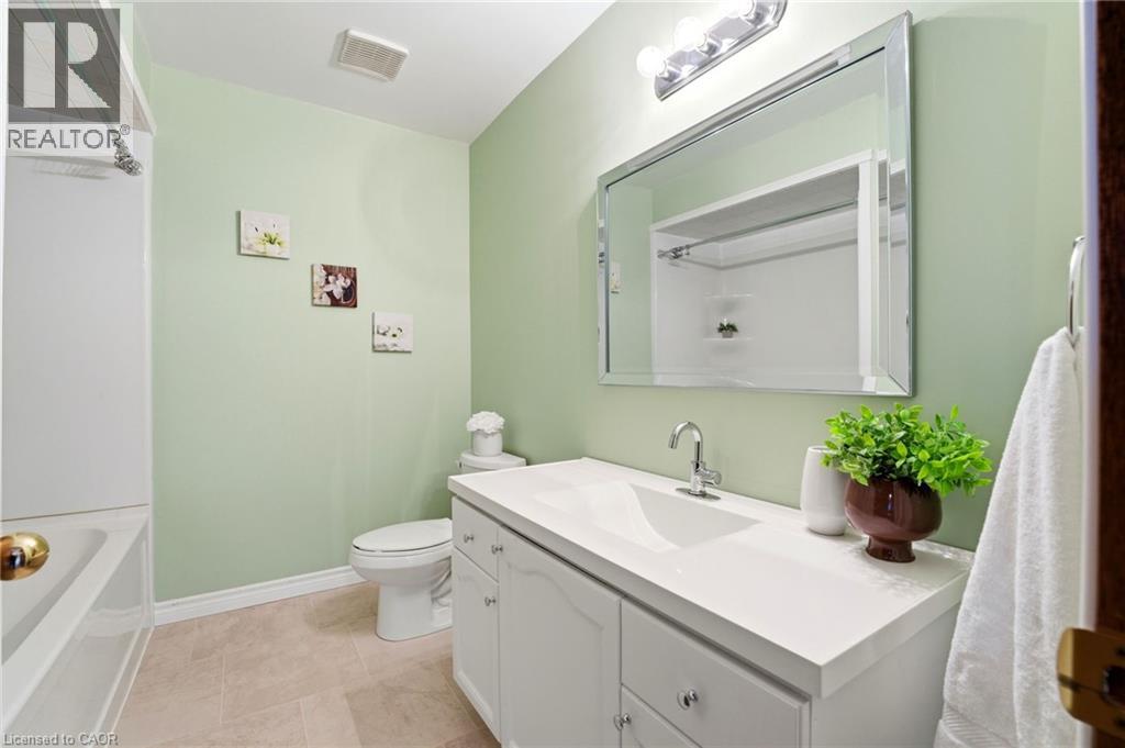 165 Essling Avenue, Hamilton, Ontario  L9B 2H9 - Photo 23 - 40820840