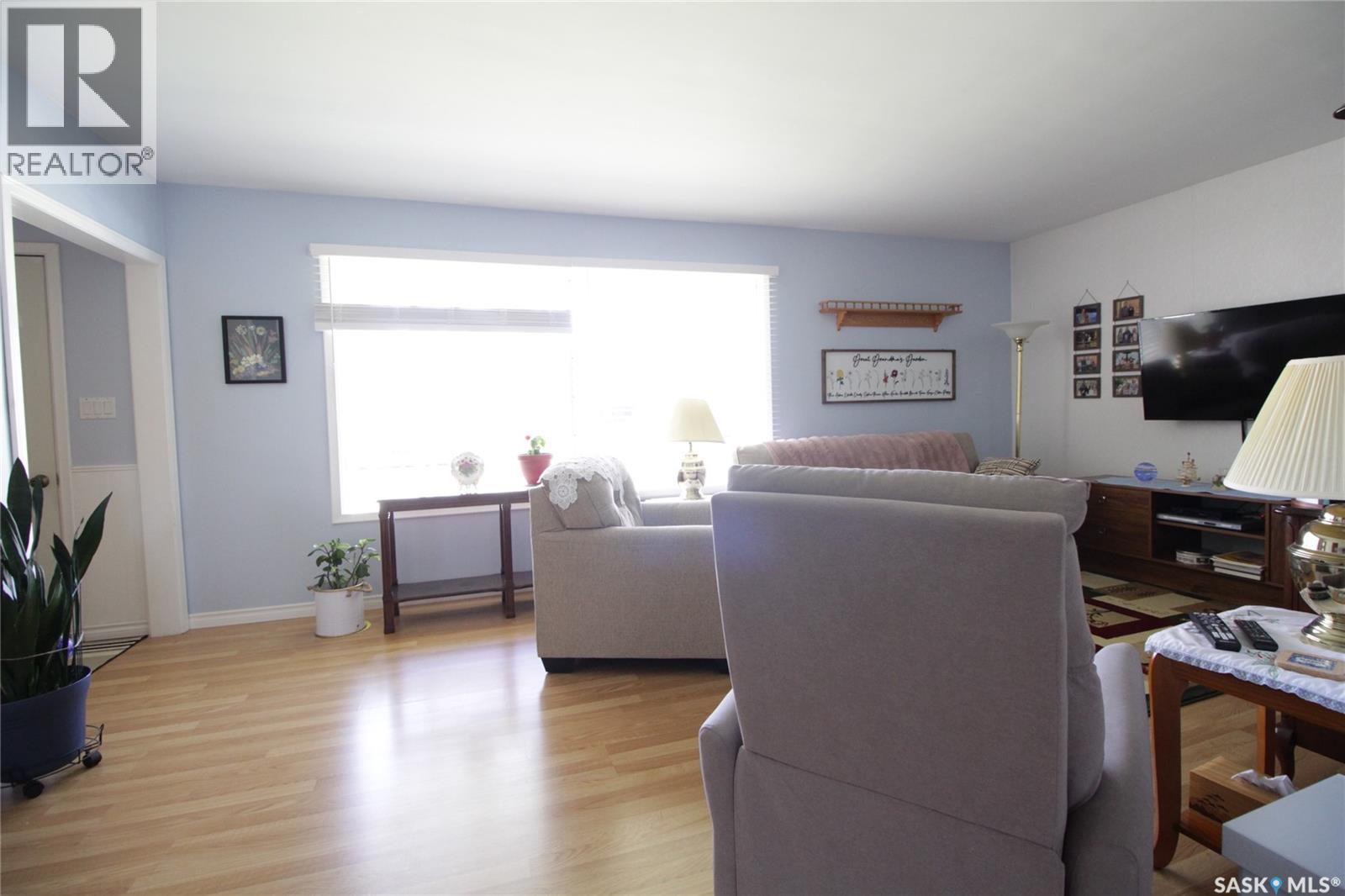1208 Mark Avenue, Moosomin, Saskatchewan S0G 3N0 - Photo 4 - SK037073