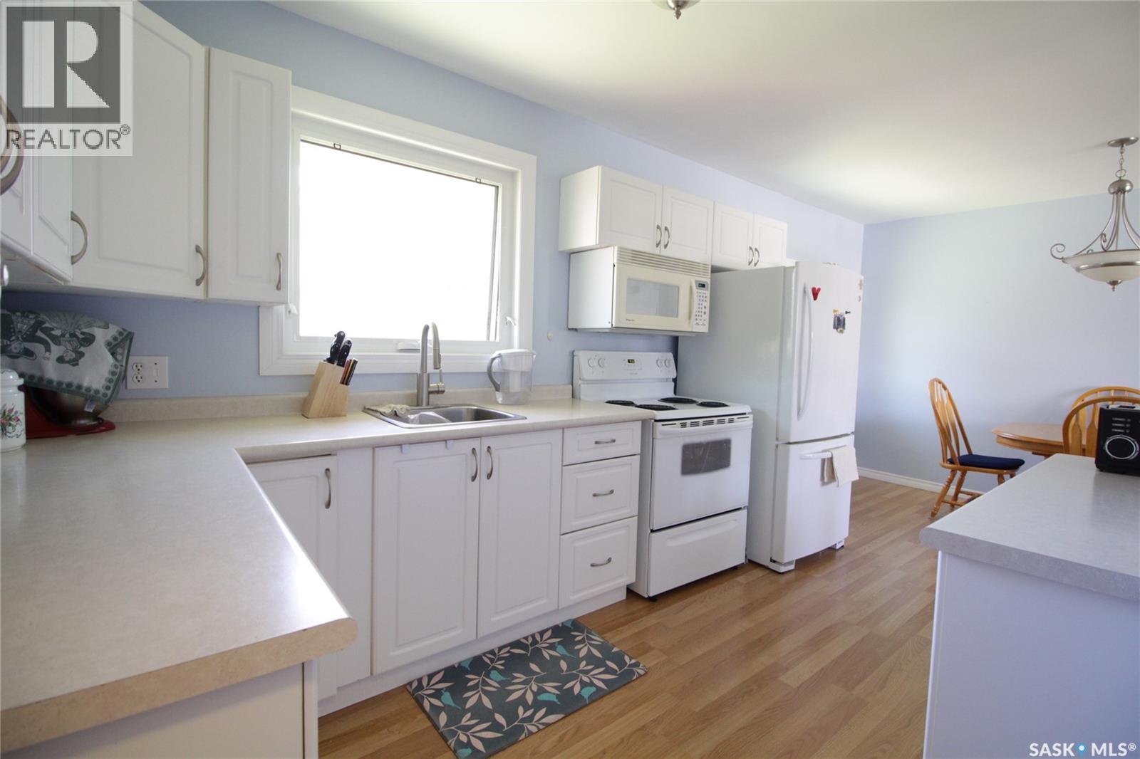 1208 Mark Avenue, Moosomin, Saskatchewan S0G 3N0 - Photo 9 - SK037073