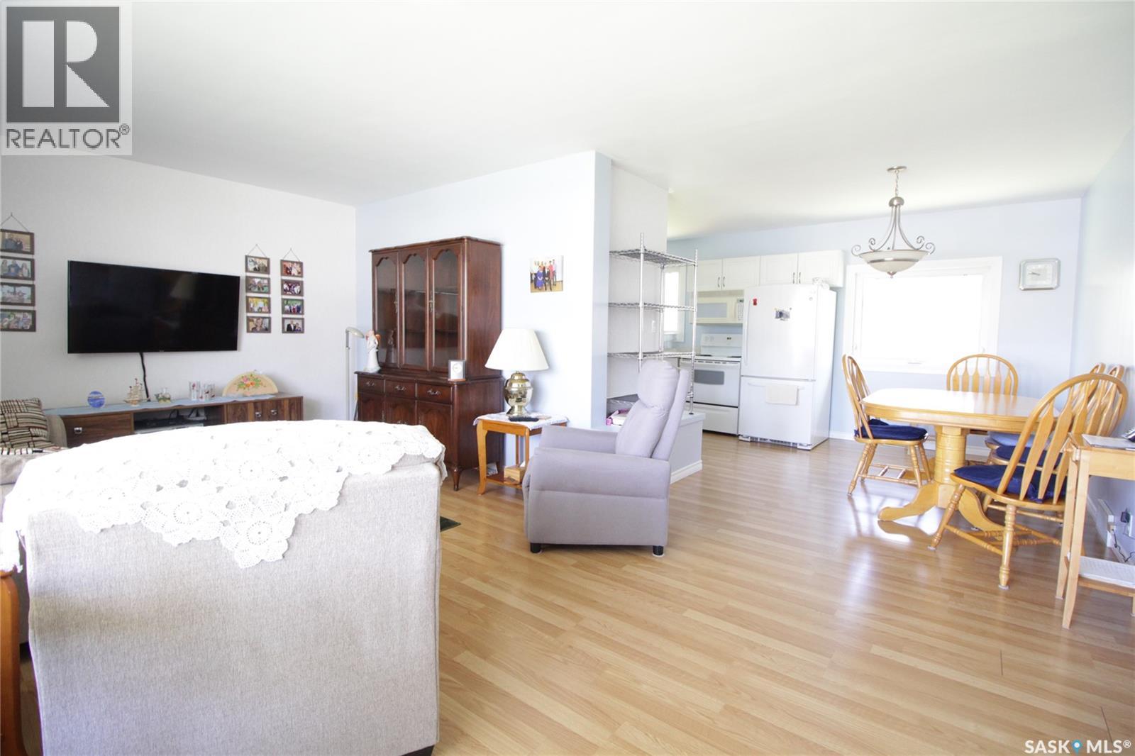 1208 Mark Avenue, Moosomin, Saskatchewan S0G 3N0 - Photo 6 - SK037073