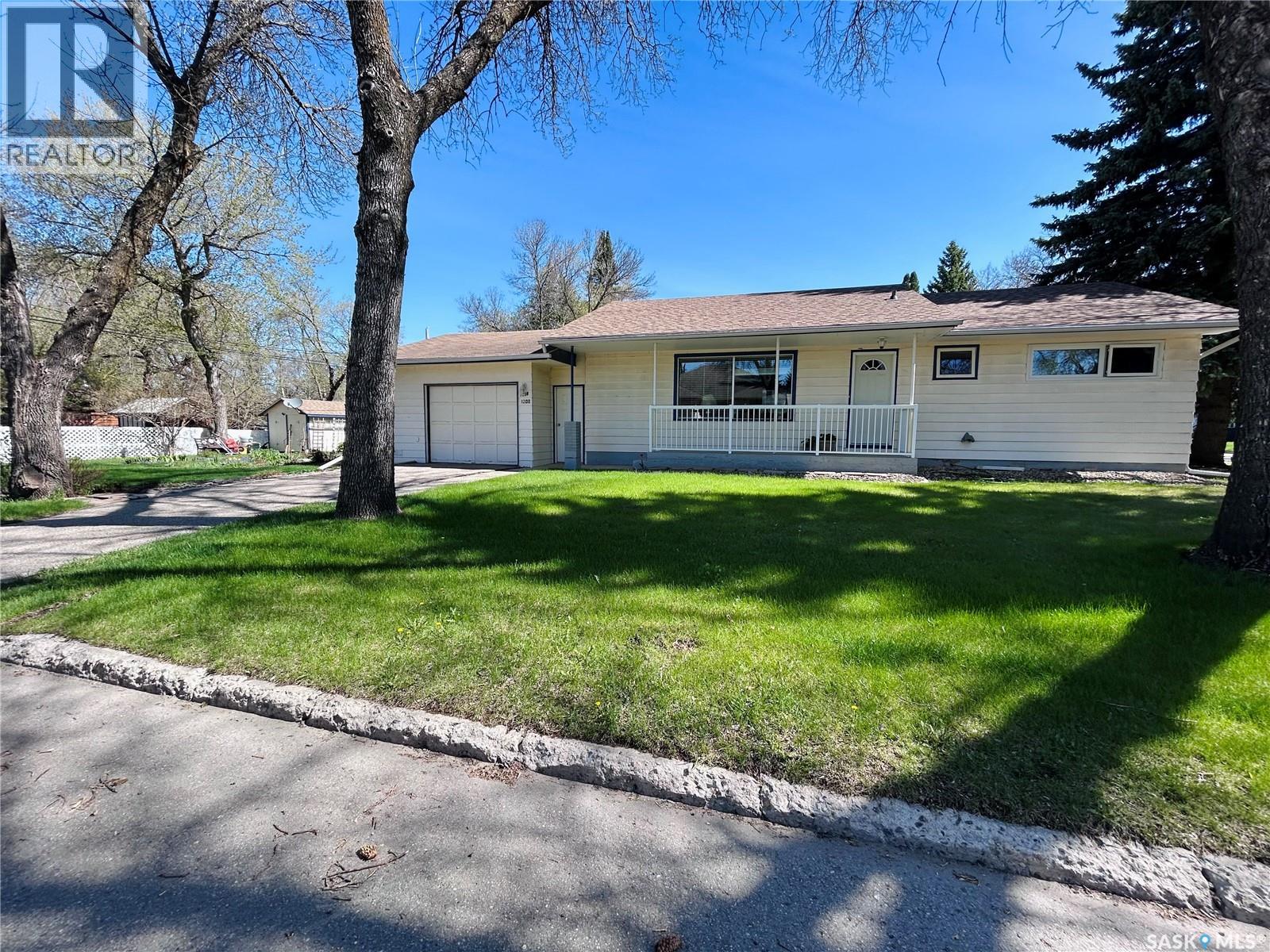 1208 Mark AVENUE, Moosomin, Saskatchewan