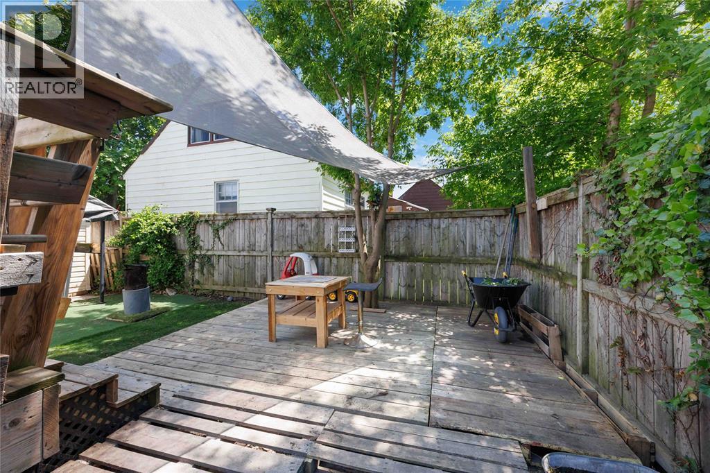 429 East Street North, Sarnia photo 29