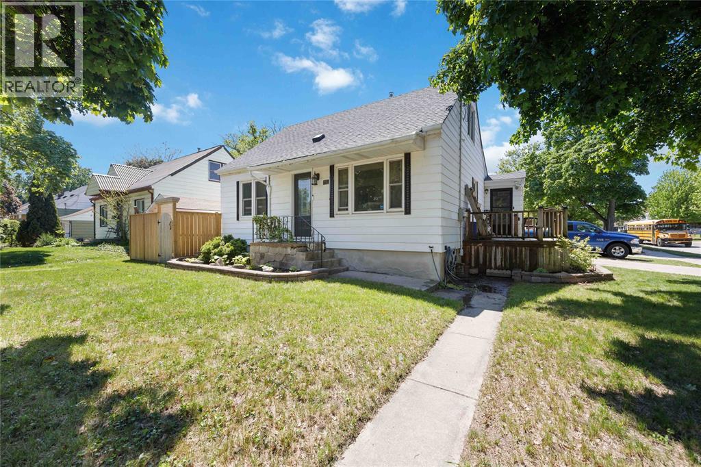 429 East Street North, Sarnia photo 2