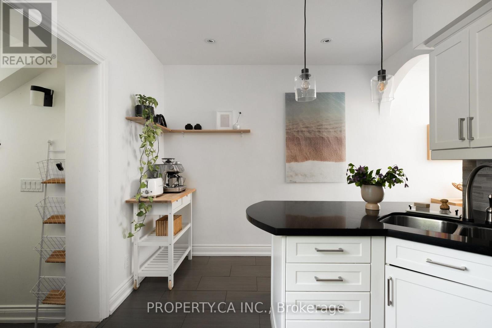124 Milverton Boulevard, Toronto, Ontario  M4J 1V1 - Photo 10 - E13174154