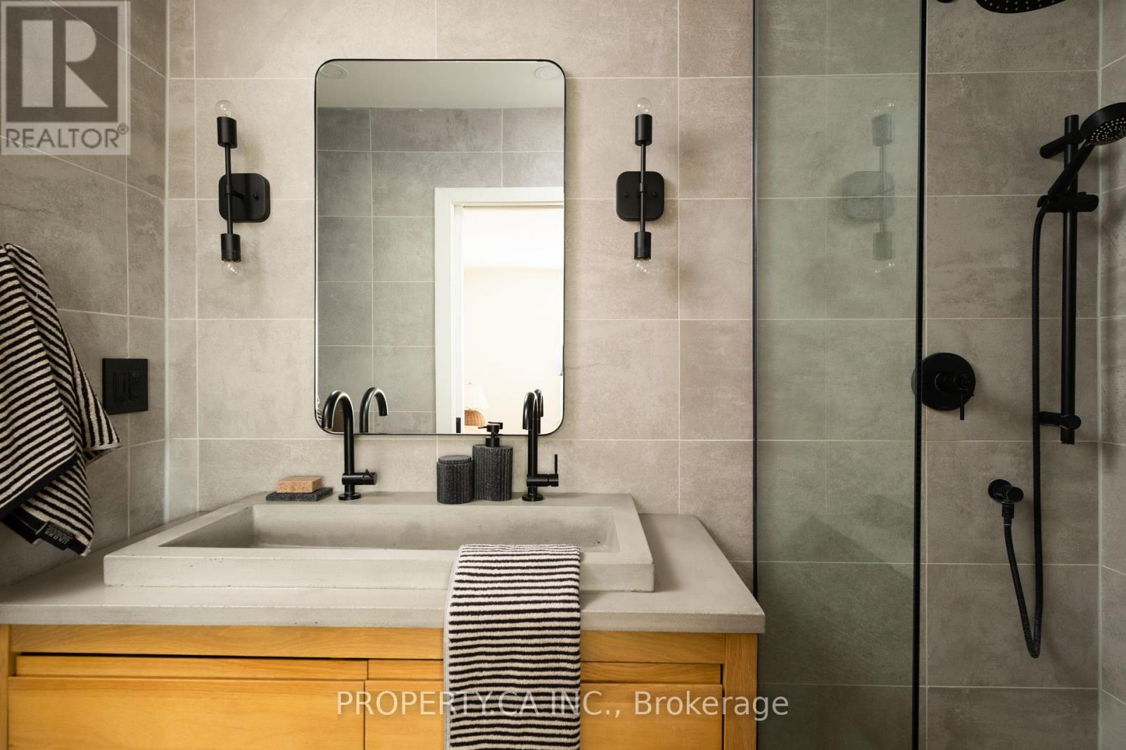 124 Milverton Boulevard, Toronto, Ontario  M4J 1V1 - Photo 15 - E13174154