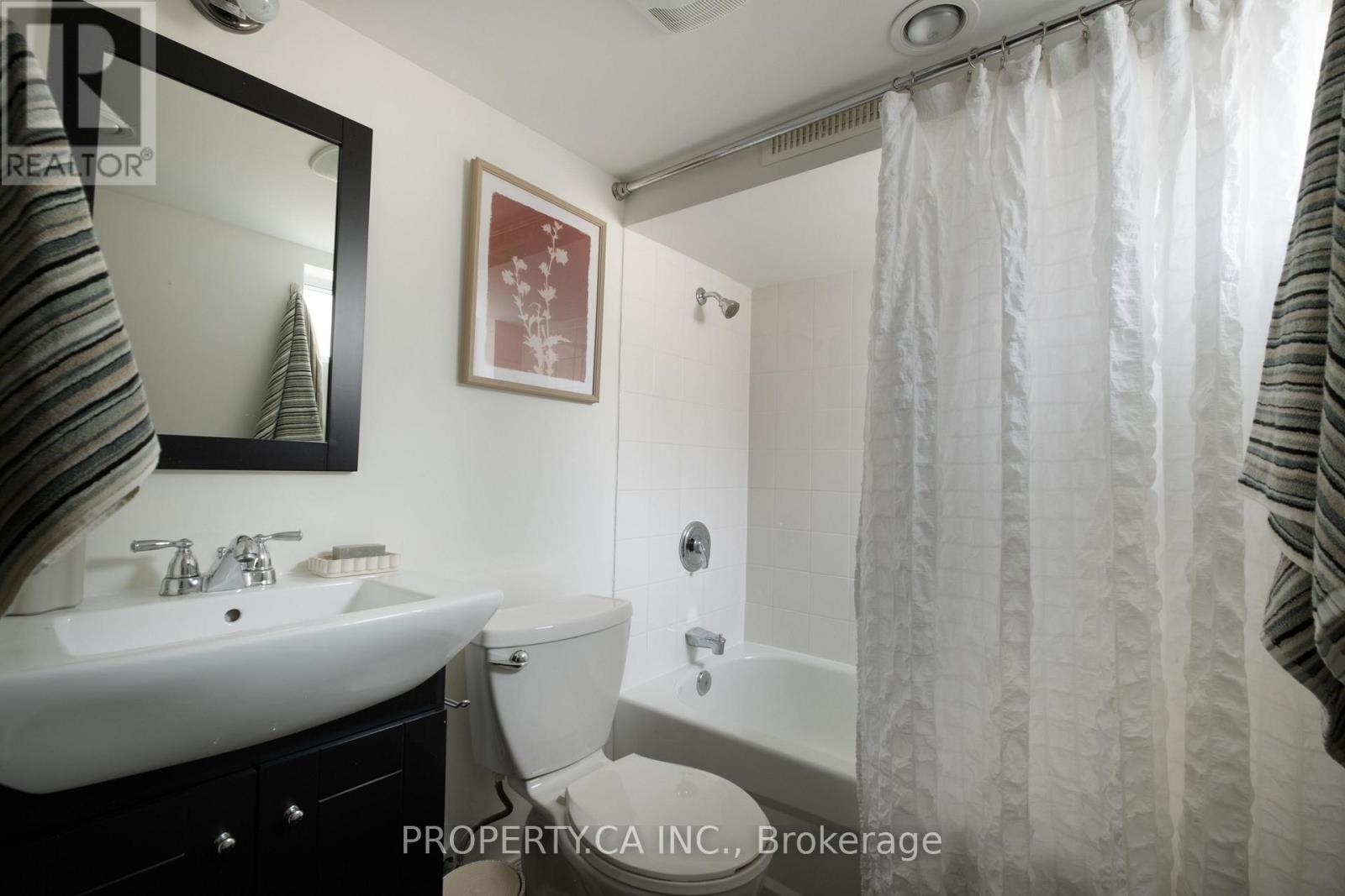 124 Milverton Boulevard, Toronto, Ontario  M4J 1V1 - Photo 27 - E13174154