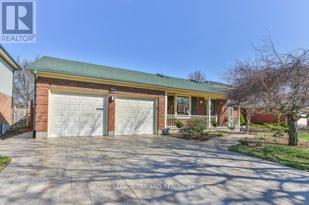 1221 GLENORA DRIVE, London North, Ontario