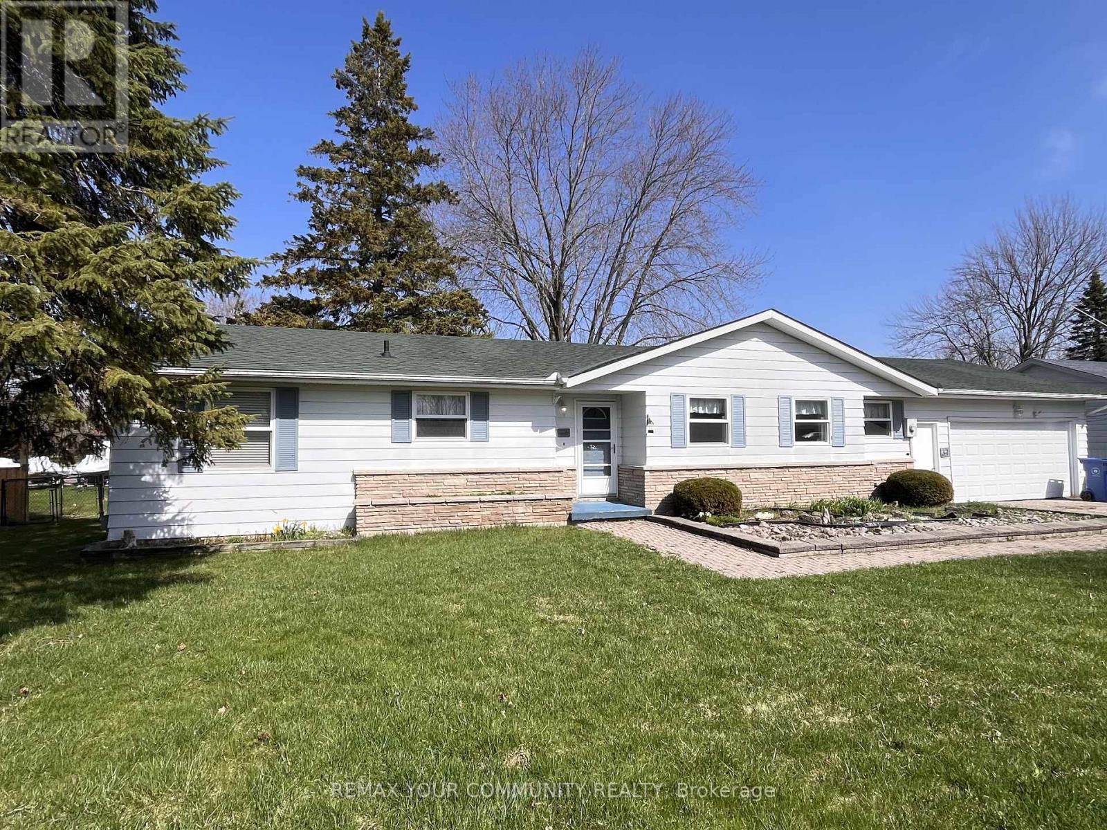 37 CANAL STREET, Georgina, Ontario