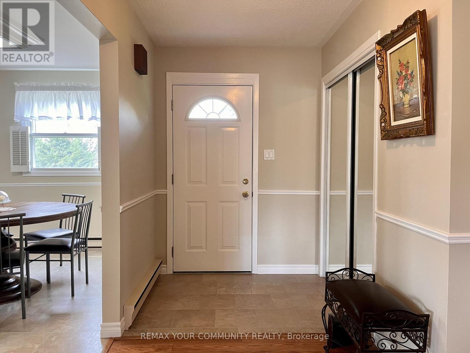 37 Canal Street, Georgina, Ontario  L4P 1K6 - Photo 4 - N13174068