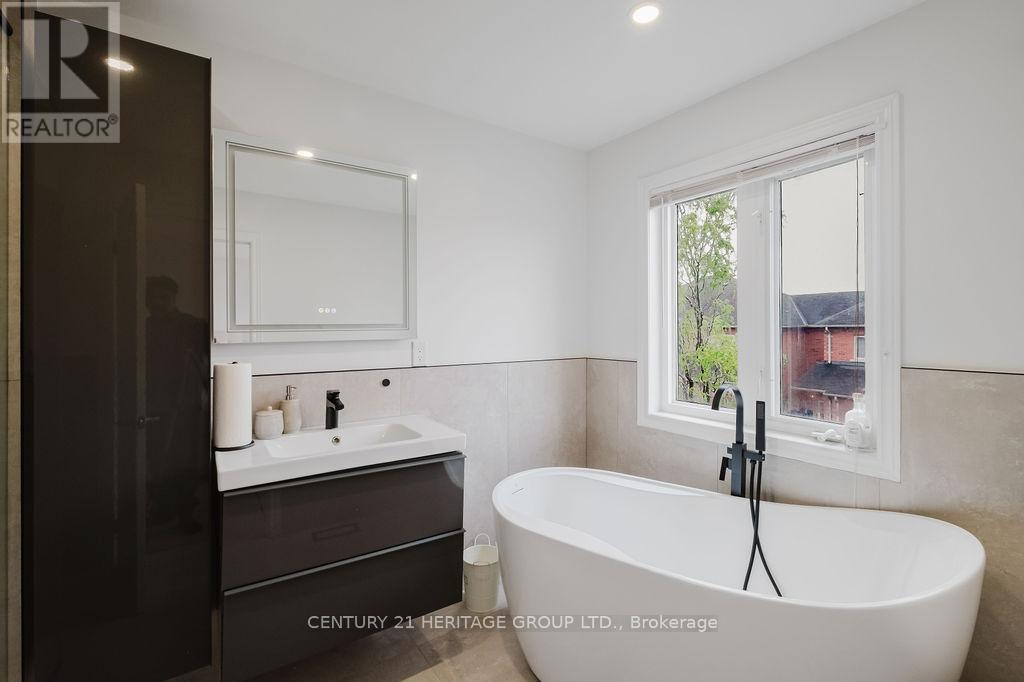 21 Thistle Avenue, Richmond Hill, Ontario  L4E 0B7 - Photo 19 - N13174198
