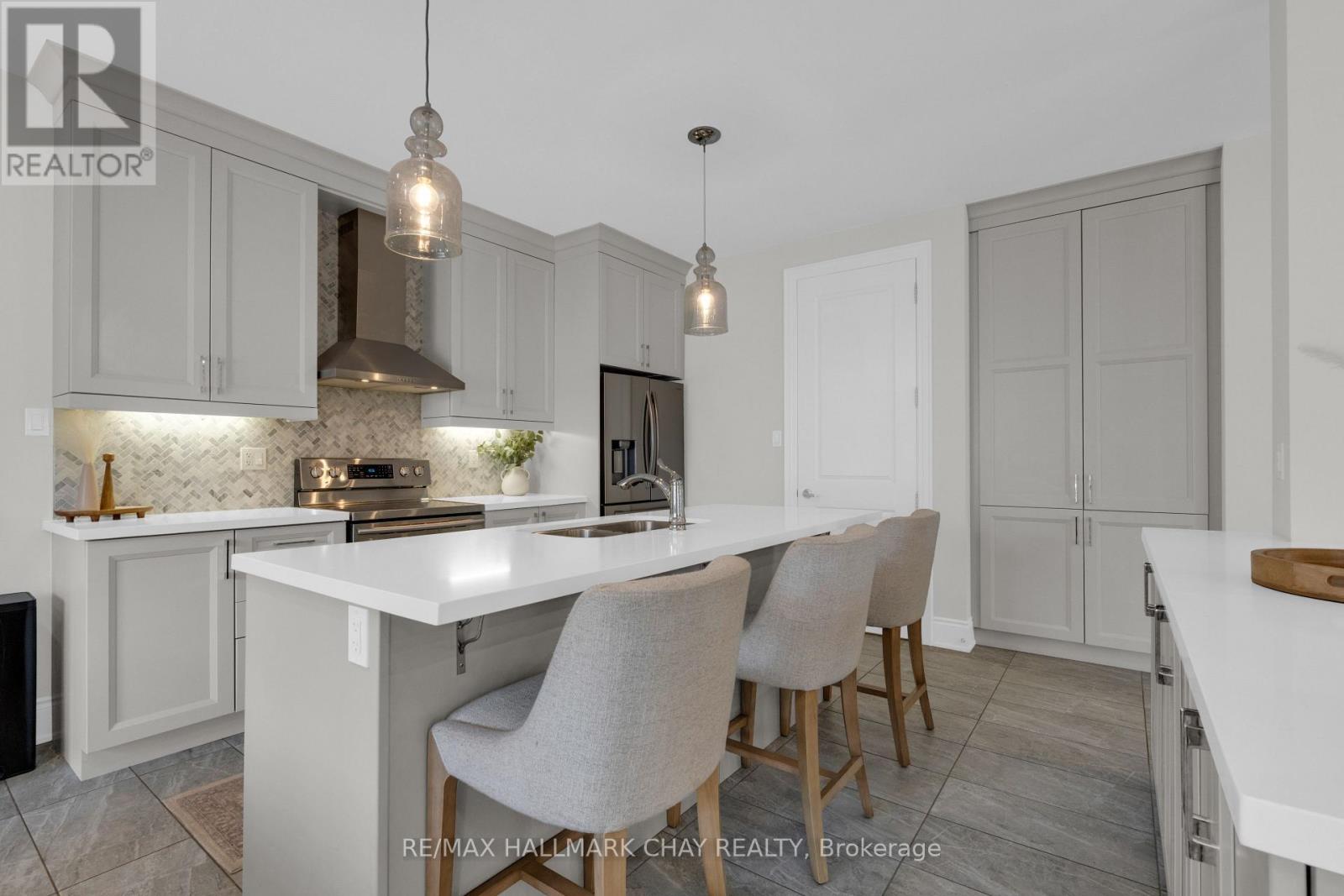 20 Westminster Circle, Barrie, Ontario  L4M 0A3 - Photo 11 - S13174110
