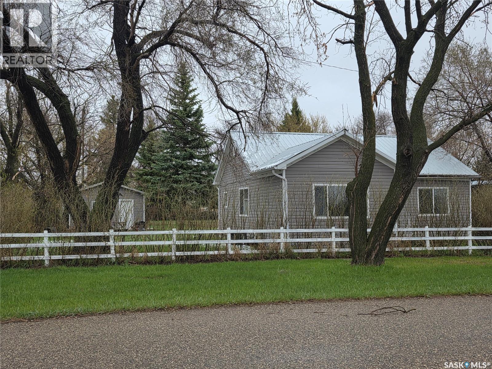 700 Railway Avenue, Dysart, Saskatchewan  S0G 1H0 - Photo 3 - SK037113