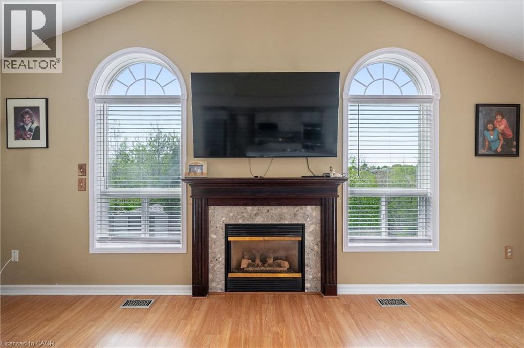 24 Buckthorn Crescent, Guelph, Ontario  N1E 7C3 - Photo 11 - 40832465