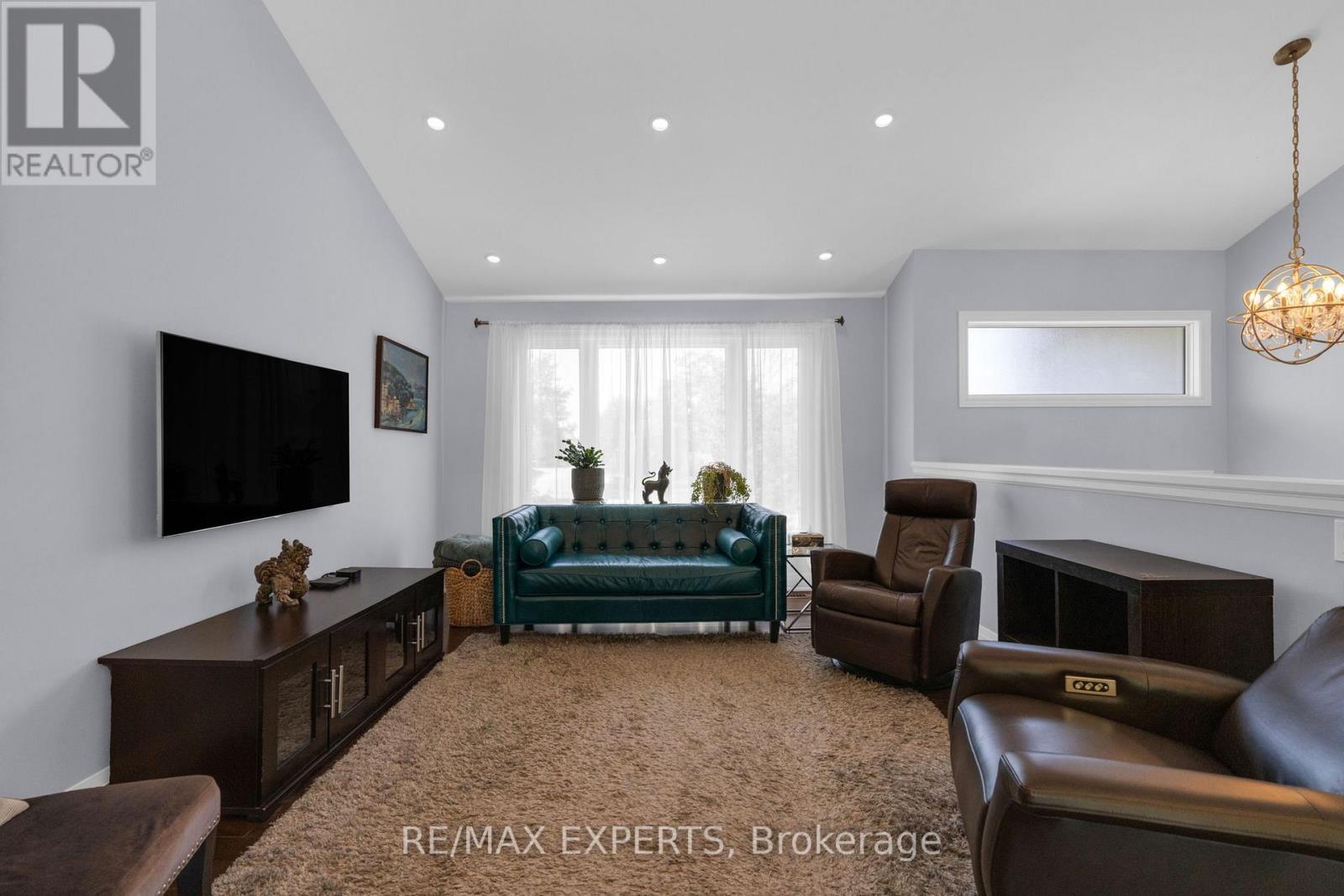 317 Marple Crescent, Caledon, Ontario  L7E 3Y8 - Photo 3 - W13174050