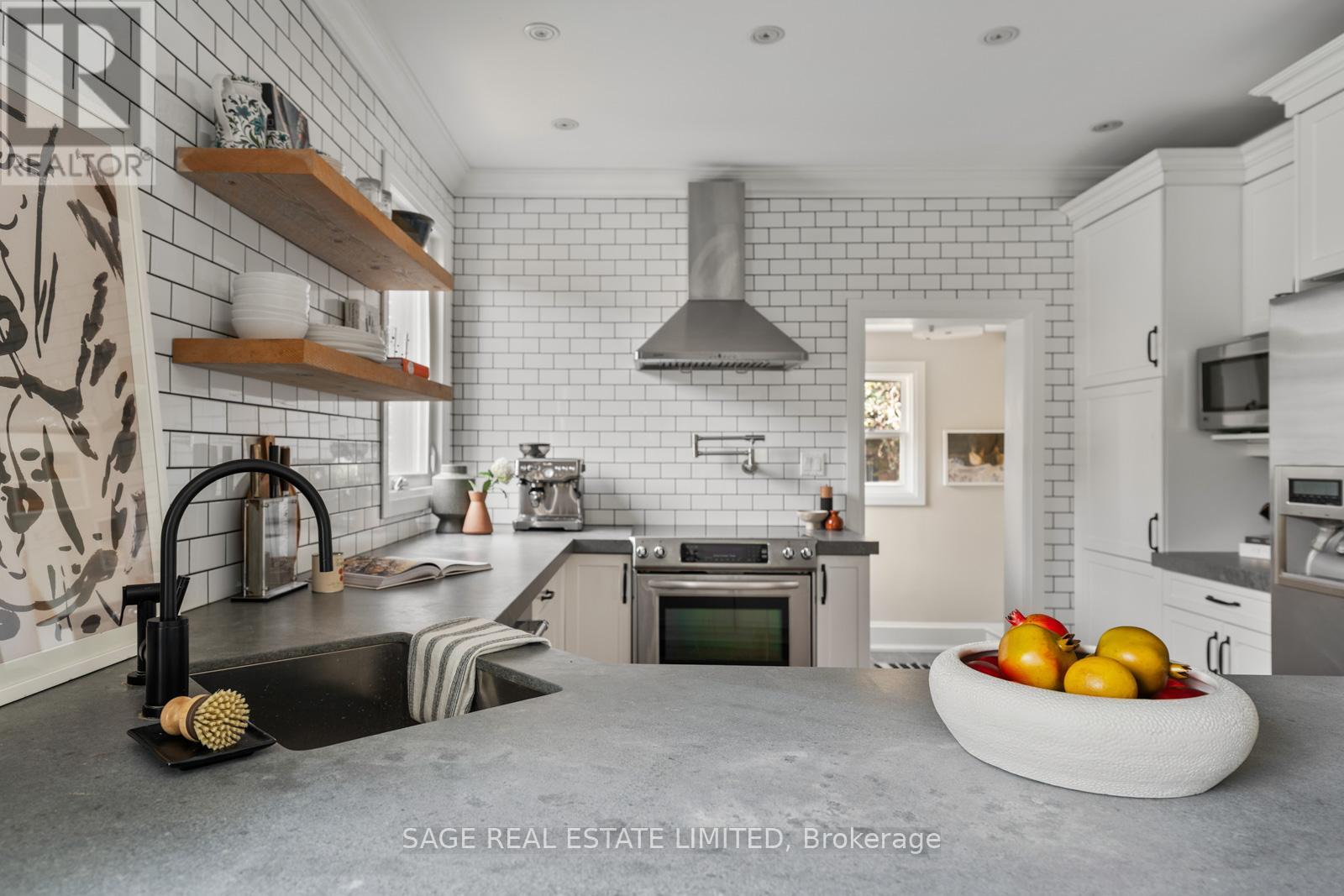 77 Mcfarland Avenue, Toronto, Ontario  M6H 3M9 - Photo 8 - W13174082