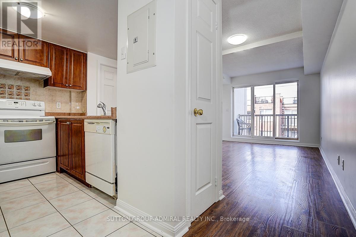 2057 - 3047 Finch Avenue W, Toronto, Ontario  M9M 0A5 - Photo 8 - W13174124