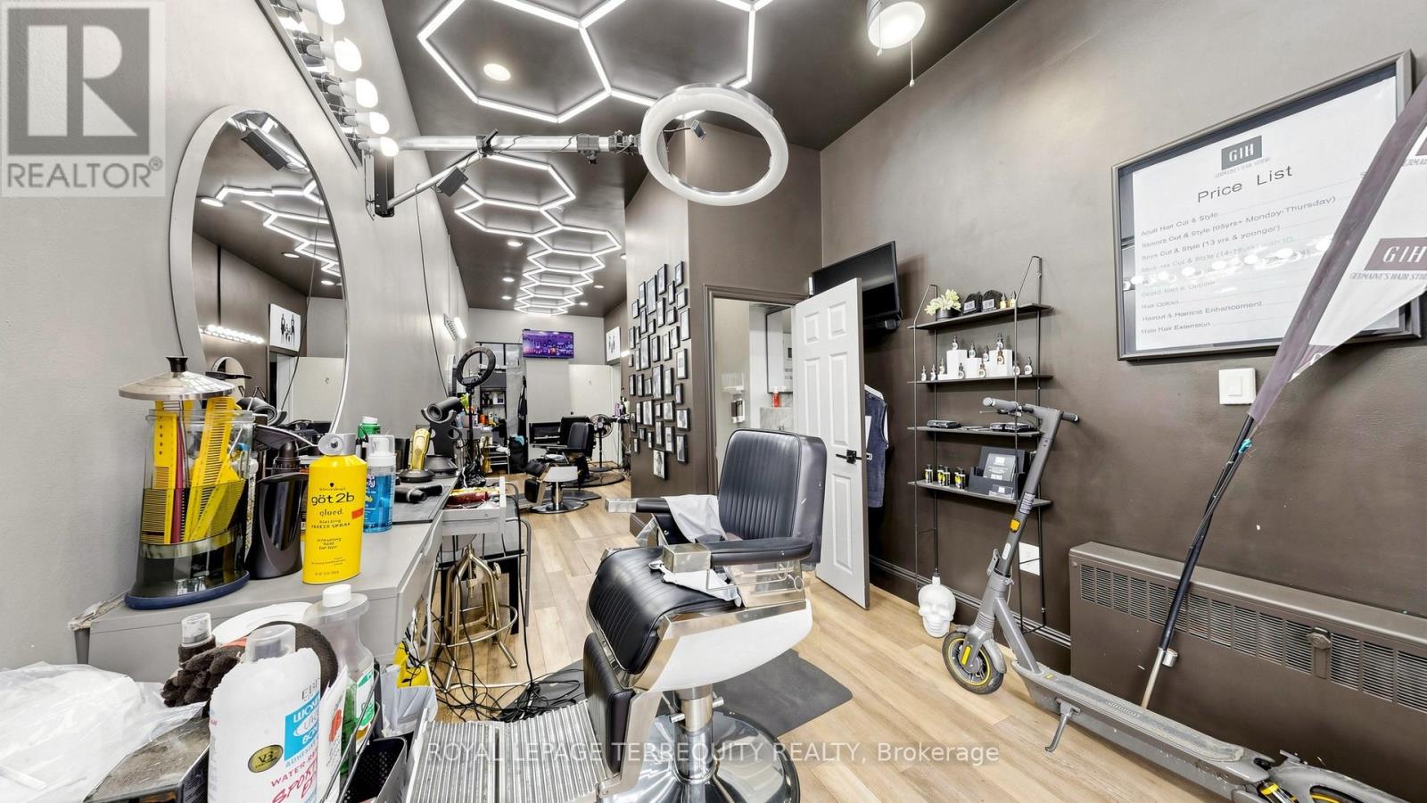 321 Lakeshore Road E, Mississauga, Ontario  L5G 1H3 - Photo 4 - W13174128