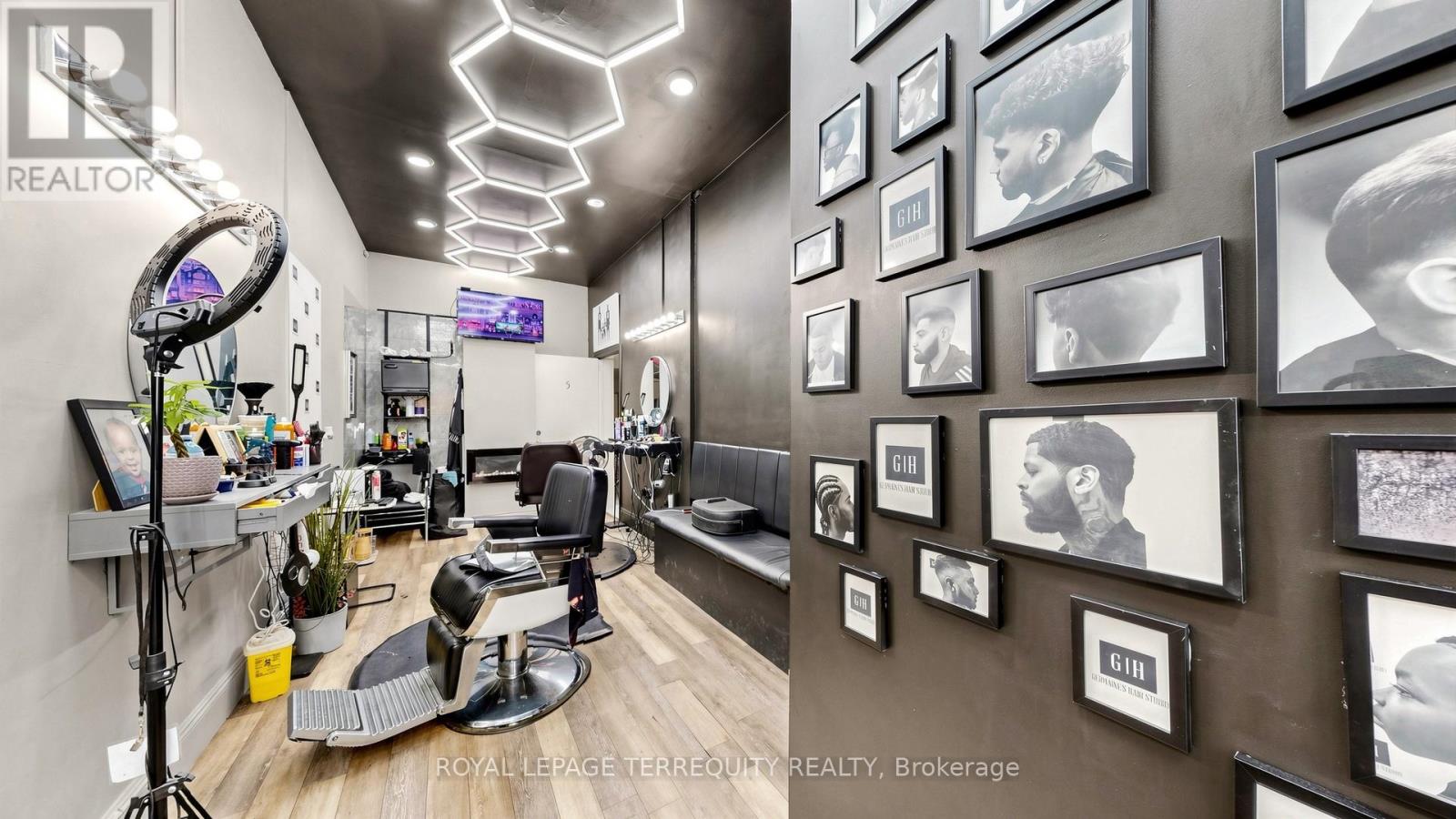 321 Lakeshore Road E, Mississauga, Ontario  L5G 1H3 - Photo 5 - W13174128