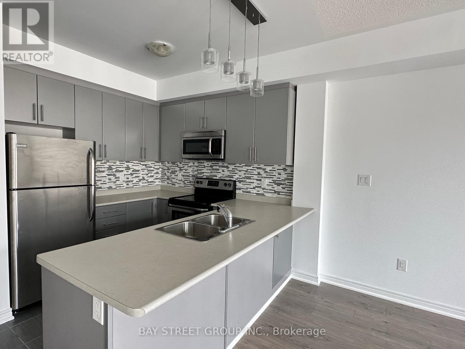 305 - 2333 SAWGRASS DRIVE, Oakville, Ontario