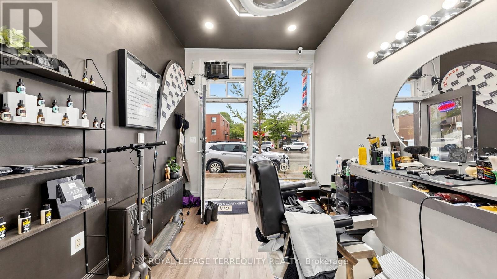 321 Lakeshore Road E, Mississauga, Ontario  L5G 1H3 - Photo 3 - W13174166
